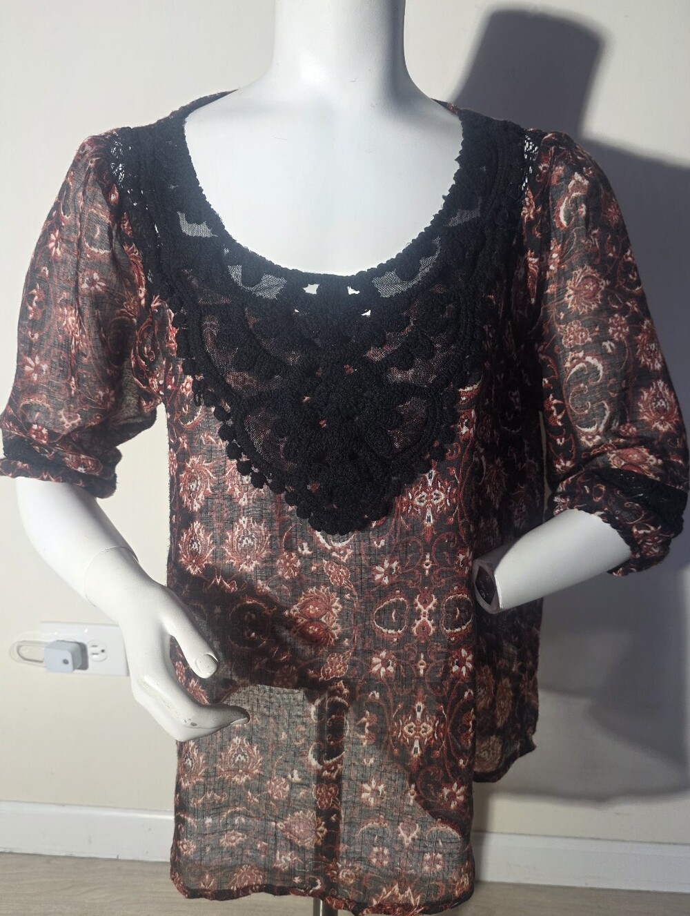 Bobeau Boho Lace Trim Burnt Orange Printed Women's Blouse (Size L)